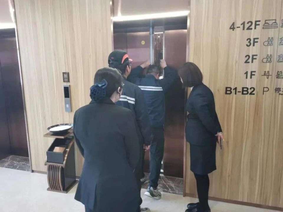 临沂鸿蒙酒店开展电梯困人事故应急救援演练活动